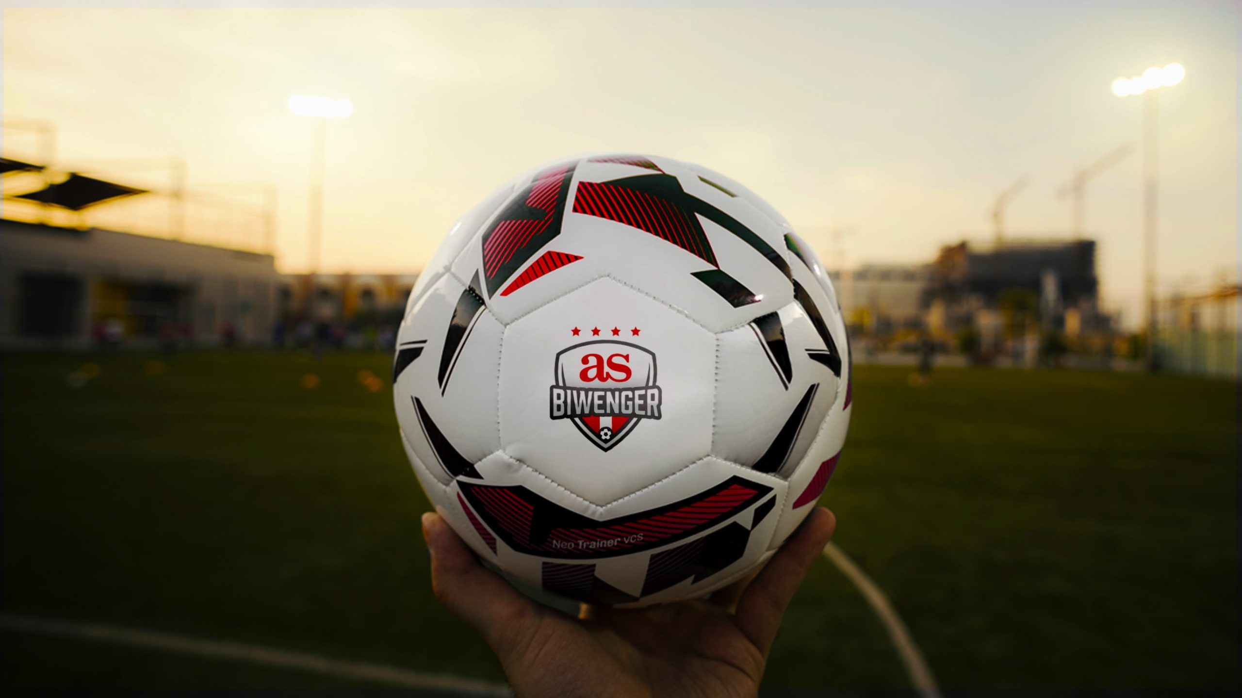 Balón de fútbol con el logotipo de As Biwenger